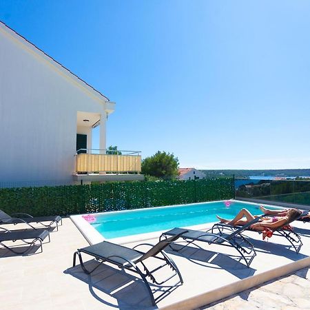 Apartment Jerry With Private Pool Милна Экстерьер фото