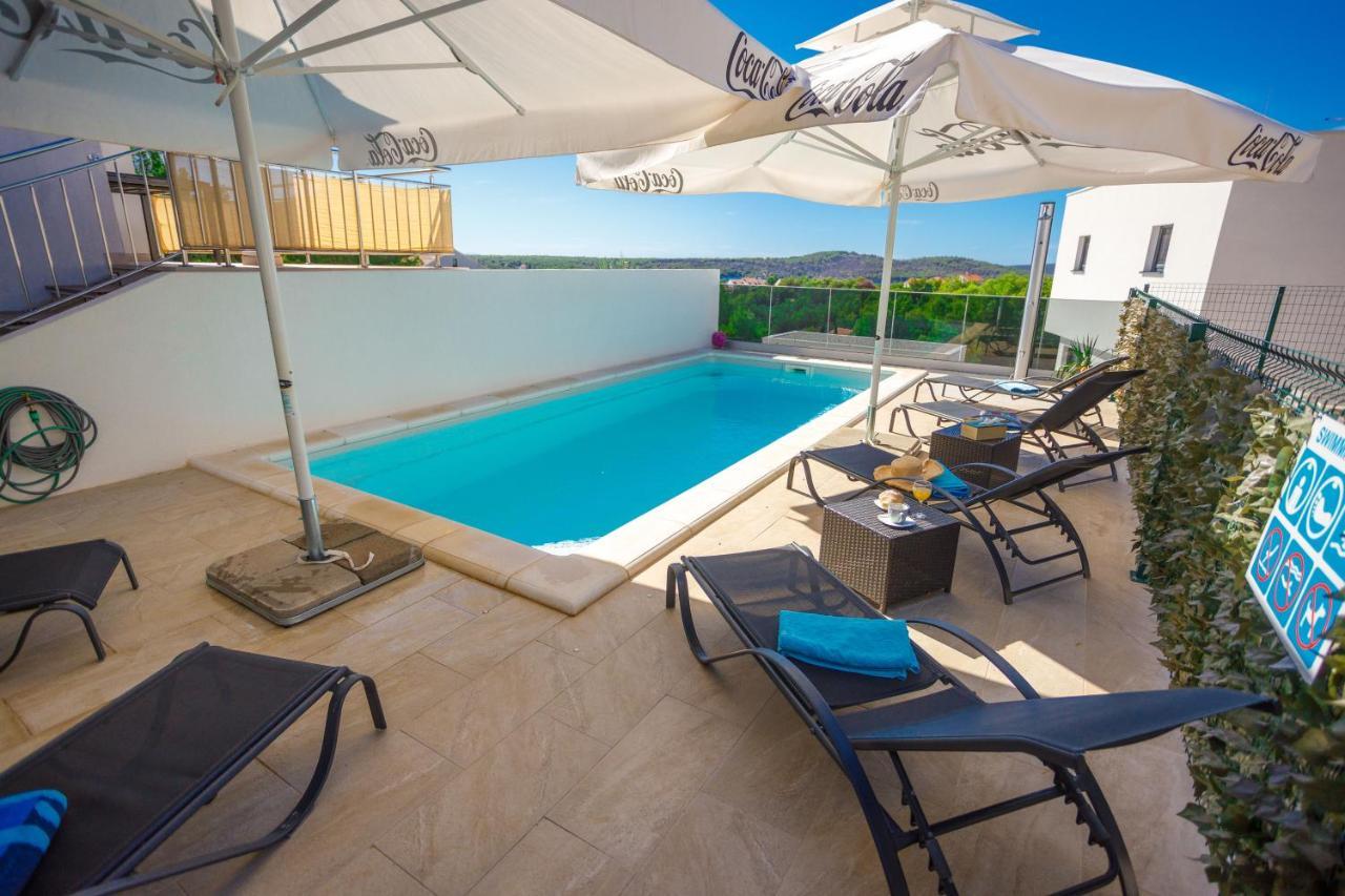 Apartment Jerry With Private Pool Милна Экстерьер фото