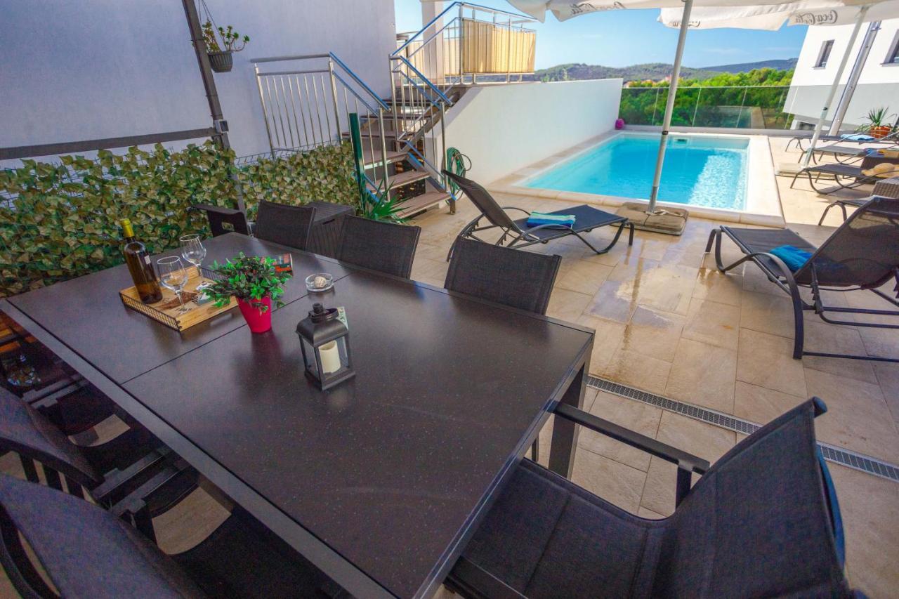 Apartment Jerry With Private Pool Милна Экстерьер фото
